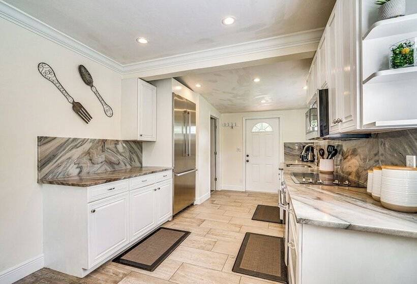 Peaceful Fort Myers Home: Walk To Buckingham Farms