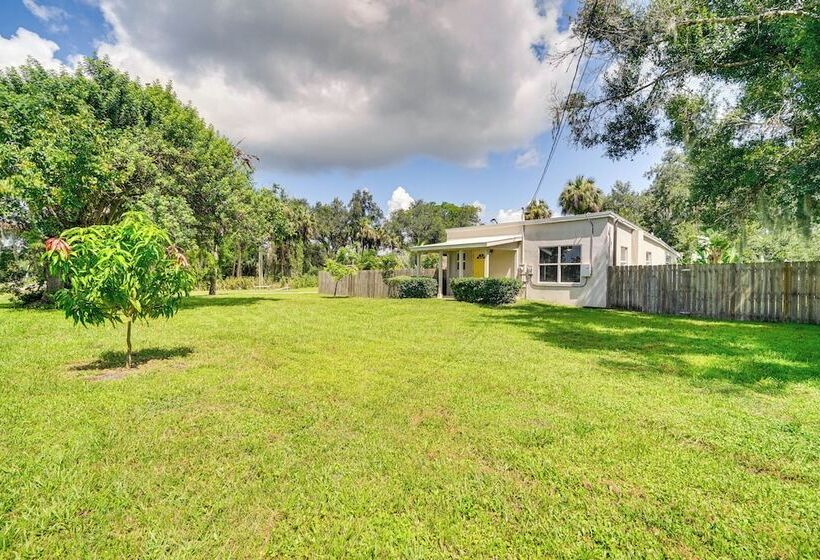 Peaceful Fort Myers Home: Walk To Buckingham Farms
