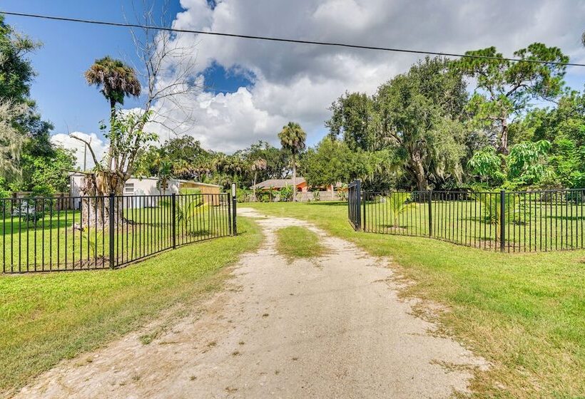 Peaceful Fort Myers Home: Walk To Buckingham Farms