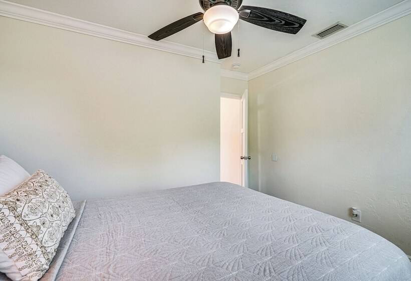 Peaceful Fort Myers Home: Walk To Buckingham Farms