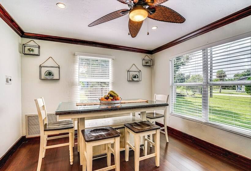 Peaceful Fort Myers Home: Walk To Buckingham Farms