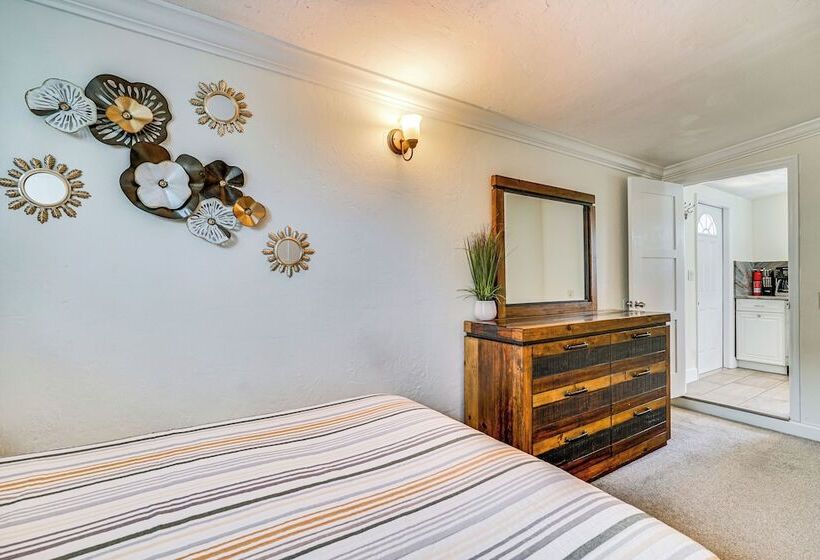 Peaceful Fort Myers Home: Walk To Buckingham Farms