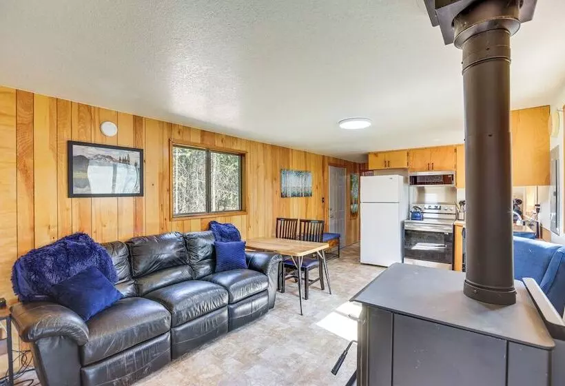 1 Mi To State Park: Peaceful La Pine Cabin W/ Deck