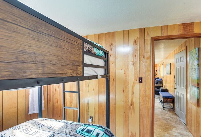 1 Mi To State Park: Peaceful La Pine Cabin W/ Deck