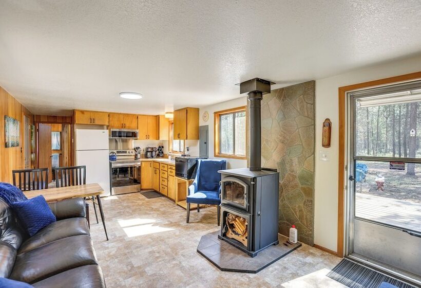 1 Mi To State Park: Peaceful La Pine Cabin W/ Deck