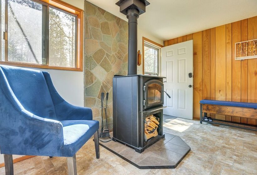 1 Mi To State Park: Peaceful La Pine Cabin W/ Deck