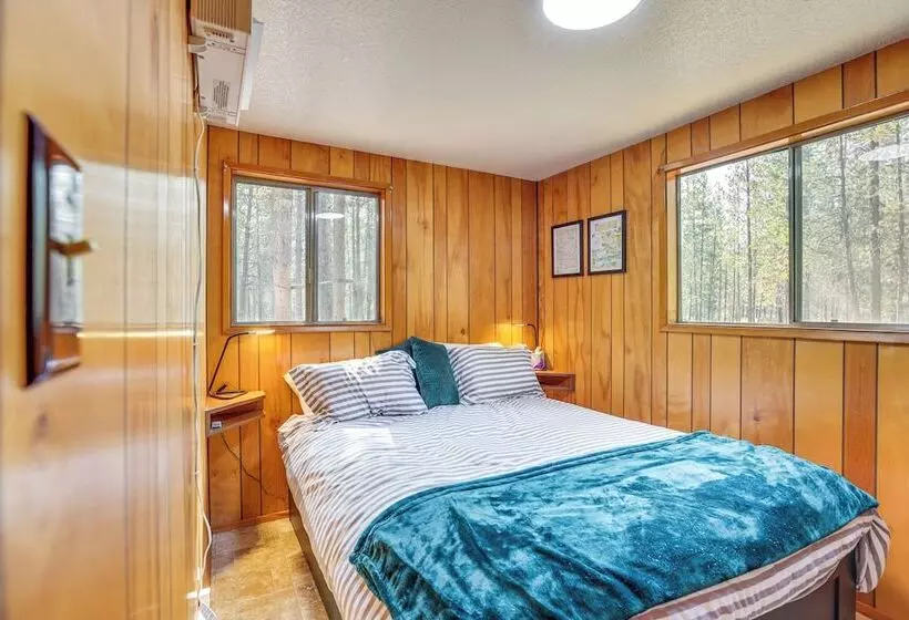 1 Mi To State Park: Peaceful La Pine Cabin W/ Deck
