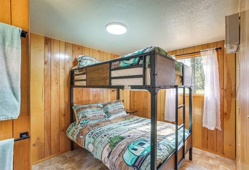 1 Mi To State Park: Peaceful La Pine Cabin W/ Deck