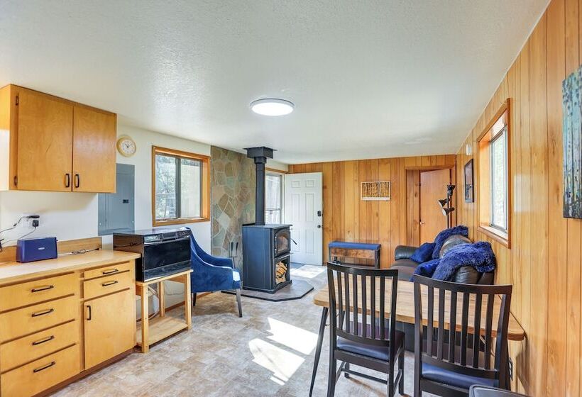 1 Mi To State Park: Peaceful La Pine Cabin W/ Deck