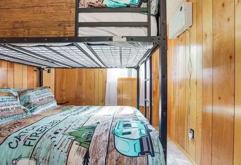 1 Mi To State Park: Peaceful La Pine Cabin W/ Deck