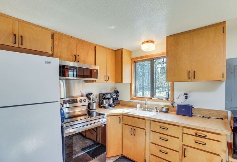 1 Mi To State Park: Peaceful La Pine Cabin W/ Deck
