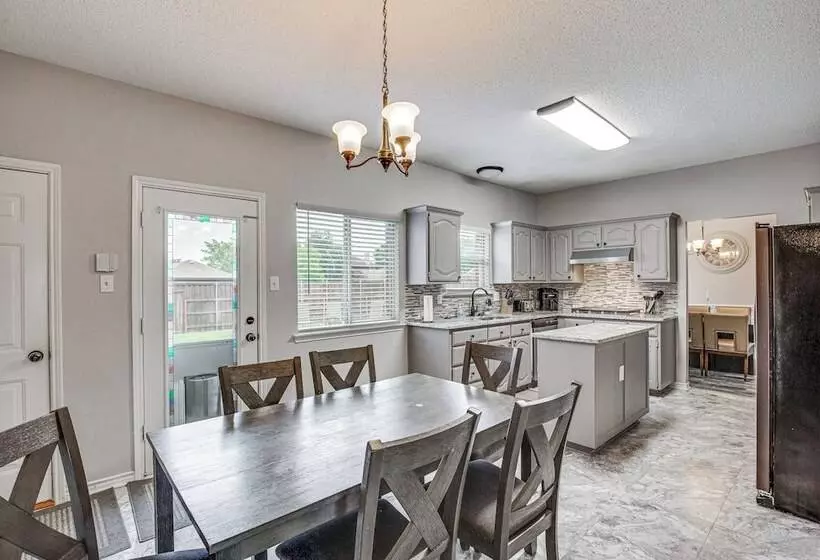 Pet Friendly Allen Home ~ 30 Mi To Dallas!