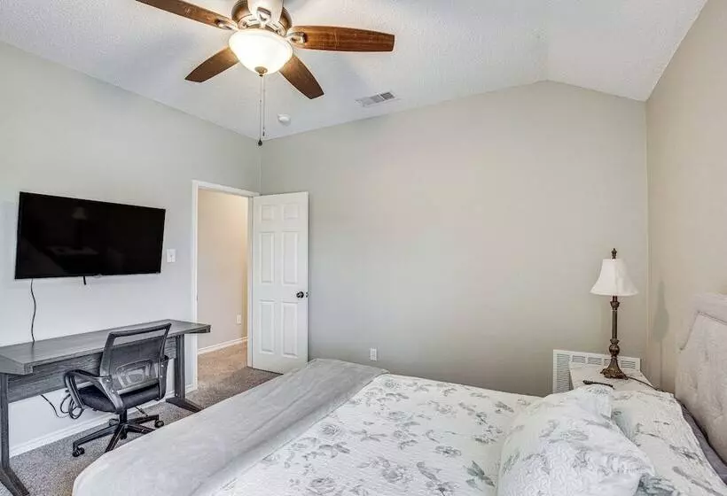 Pet Friendly Allen Home ~ 30 Mi To Dallas!