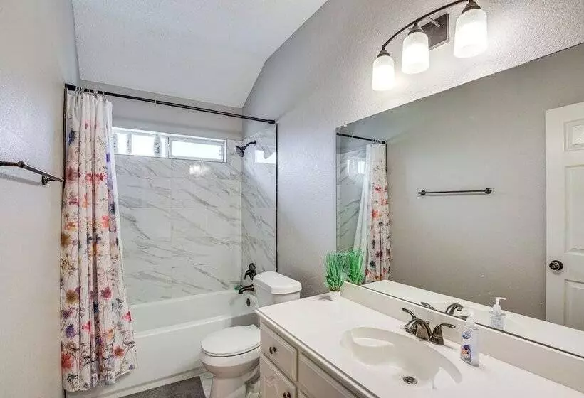 Pet Friendly Allen Home ~ 30 Mi To Dallas!