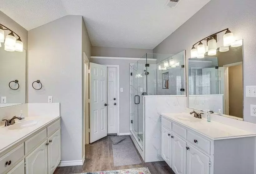 Pet Friendly Allen Home ~ 30 Mi To Dallas!