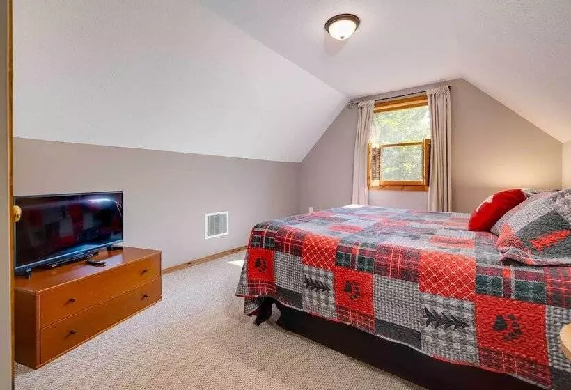 < 1 Mi To Bryce Resort: Quiet Cabin W/ Hot Tub!