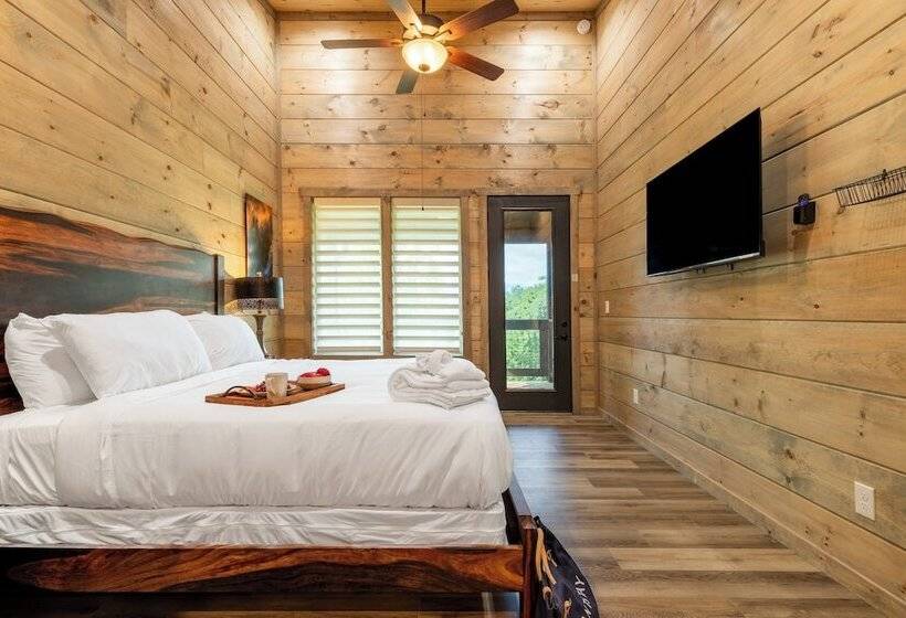 Rambling Ridge Lodge Endless Amenities & Fun Indoor Pool & Hot Tub, A+ Arcade Game Room