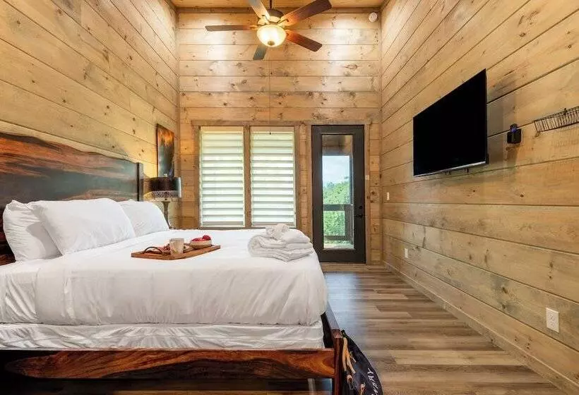 Rambling Ridge Lodge Endless Amenities & Fun Indoor Pool & Hot Tub, A+ Arcade Game Room