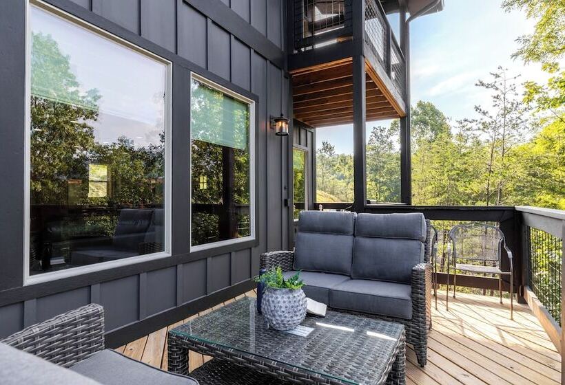 Rambling Ridge Lodge Endless Amenities & Fun Indoor Pool & Hot Tub, A+ Arcade Game Room