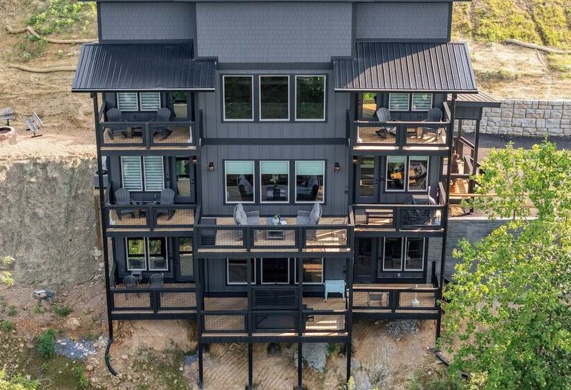 Rambling Ridge Lodge Endless Amenities & Fun Indoor Pool & Hot Tub, A+ Arcade Game Room