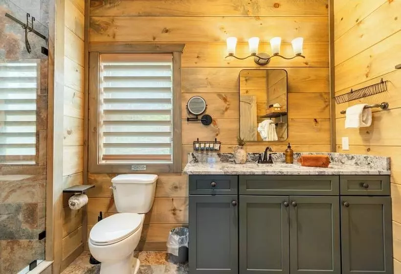 Rambling Ridge Lodge Endless Amenities & Fun Indoor Pool & Hot Tub, A+ Arcade Game Room