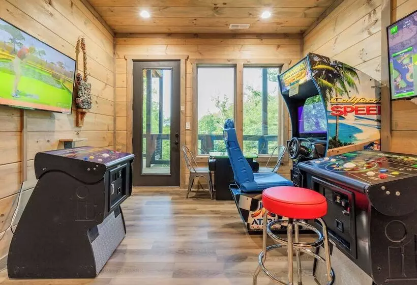 Rambling Ridge Lodge Endless Amenities & Fun Indoor Pool & Hot Tub, A+ Arcade Game Room