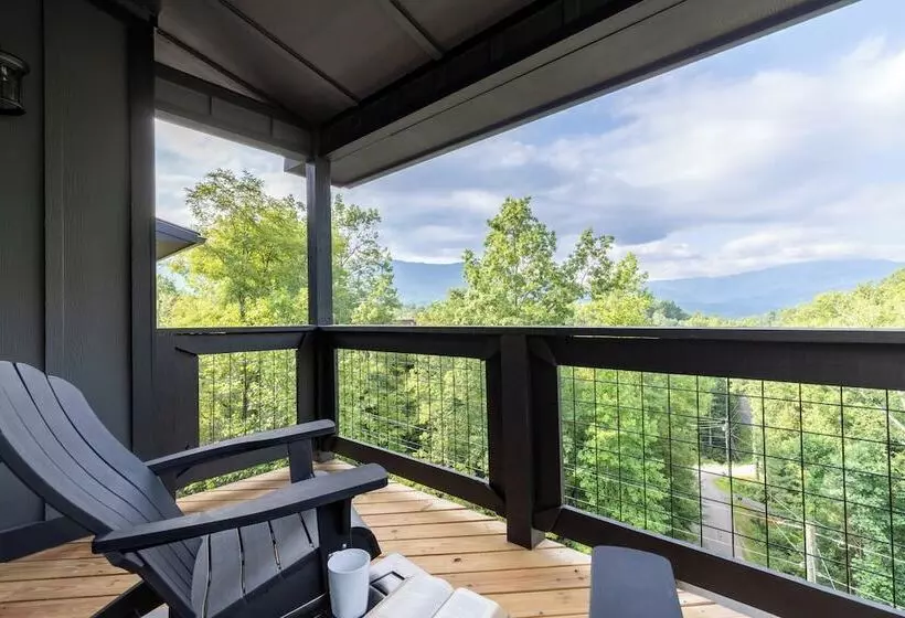 Rambling Ridge Lodge Endless Amenities & Fun Indoor Pool & Hot Tub, A+ Arcade Game Room