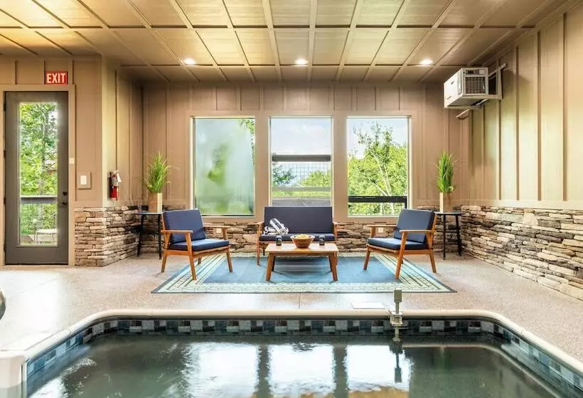 Rambling Ridge Lodge Endless Amenities & Fun Indoor Pool & Hot Tub, A+ Arcade Game Room