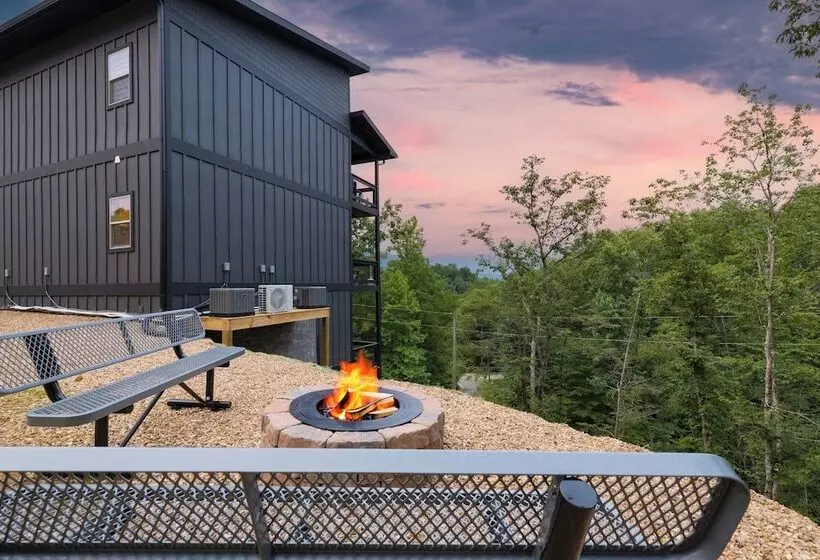 Rambling Ridge Lodge Endless Amenities & Fun Indoor Pool & Hot Tub, A+ Arcade Game Room