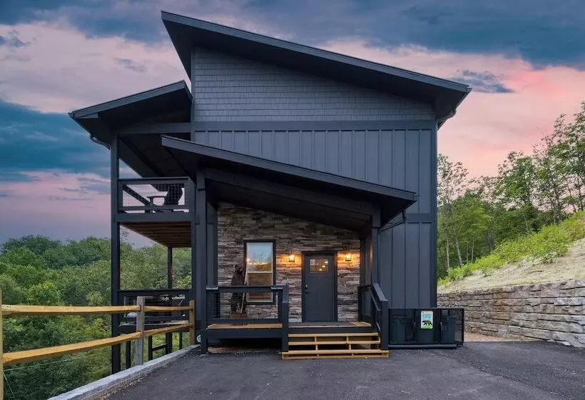 Rambling Ridge Lodge Endless Amenities & Fun Indoor Pool & Hot Tub, A+ Arcade Game Room