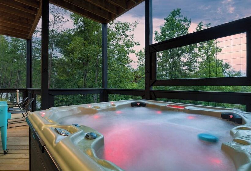 Rambling Ridge Lodge Endless Amenities & Fun Indoor Pool & Hot Tub, A+ Arcade Game Room