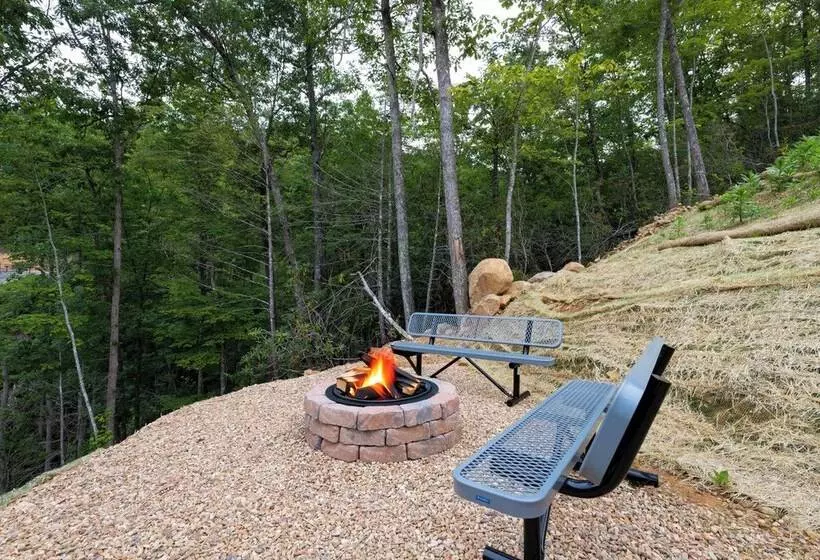 Rambling Ridge Lodge Endless Amenities & Fun Indoor Pool & Hot Tub, A+ Arcade Game Room