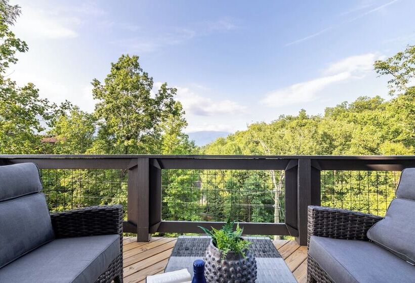 Rambling Ridge Lodge Endless Amenities & Fun Indoor Pool & Hot Tub, A+ Arcade Game Room