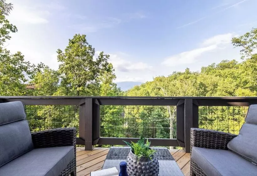 Rambling Ridge Lodge Endless Amenities & Fun Indoor Pool & Hot Tub, A+ Arcade Game Room