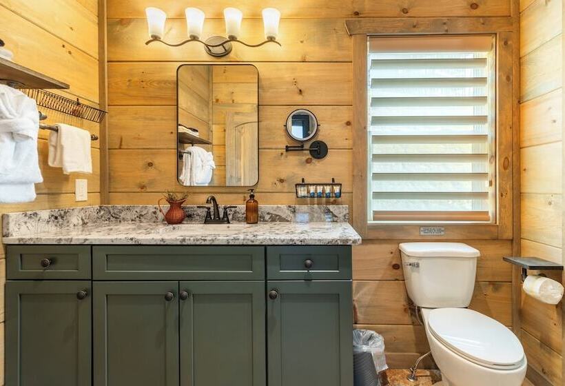 Rambling Ridge Lodge Endless Amenities & Fun Indoor Pool & Hot Tub, A+ Arcade Game Room