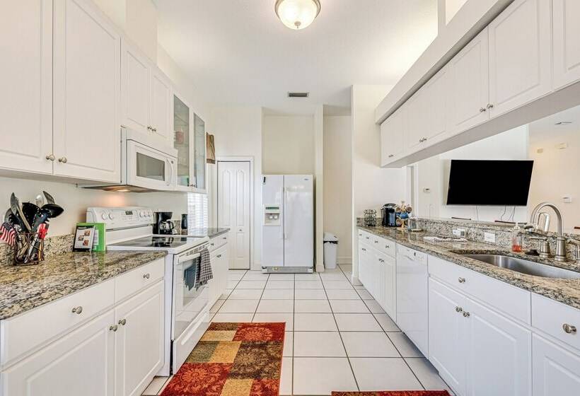 Riverview Home W/ Screened Pool ~ 1 Mi To Marina!