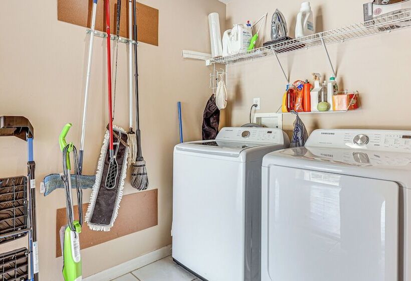 Riverview Home W/ Screened Pool ~ 1 Mi To Marina!