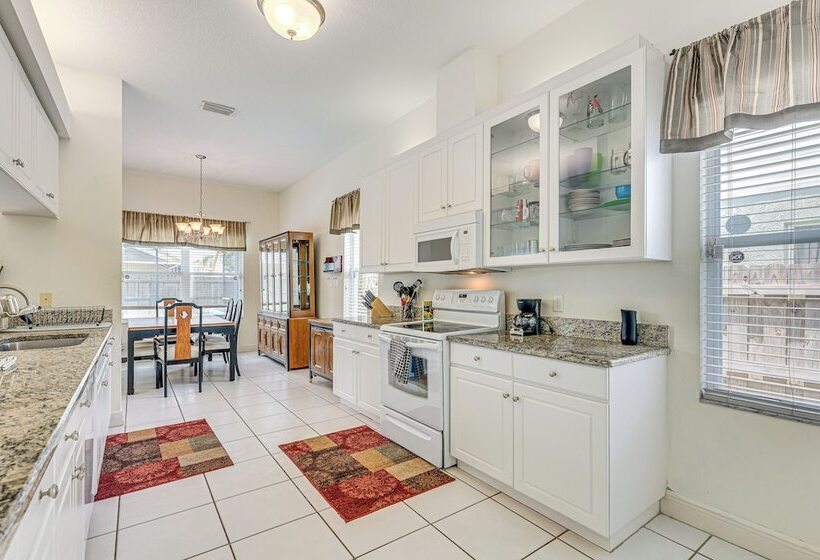 Riverview Home W/ Screened Pool ~ 1 Mi To Marina!