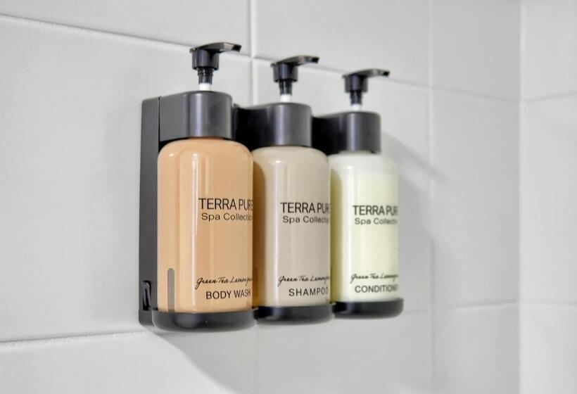 Serene Cozy Retreat With Balcony Free Parking