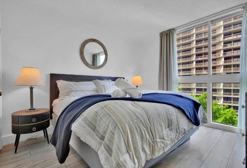 Serene Cozy Retreat With Balcony Free Parking