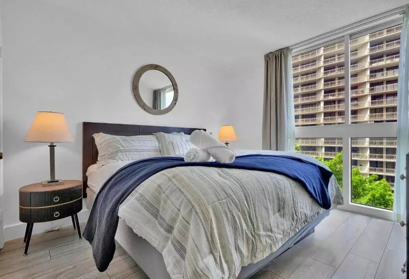 Serene Cozy Retreat With Balcony Free Parking