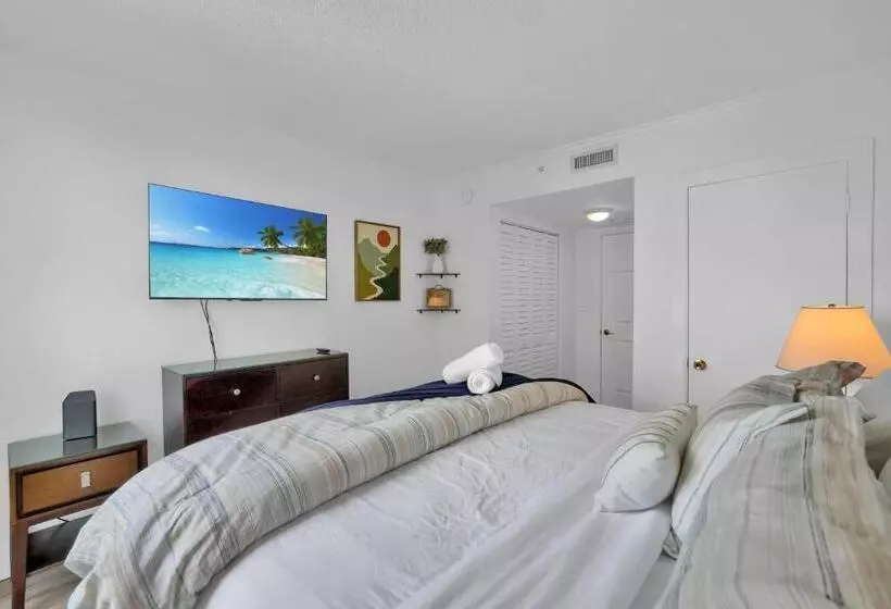 Serene Cozy Retreat With Balcony Free Parking