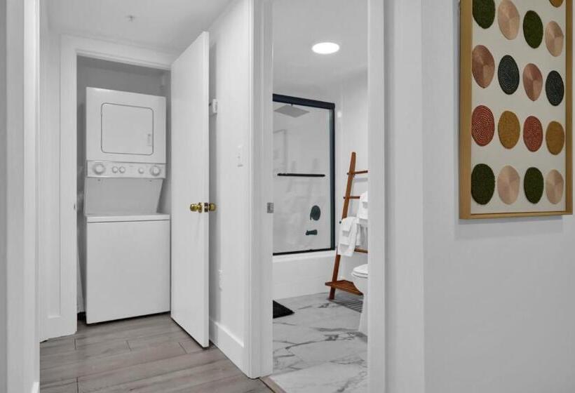 Serene Cozy Retreat With Balcony Free Parking