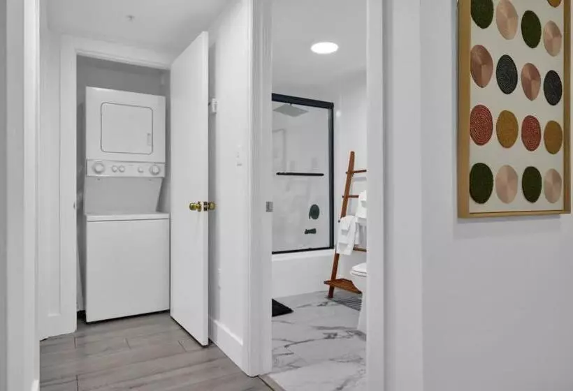 Serene Cozy Retreat With Balcony Free Parking
