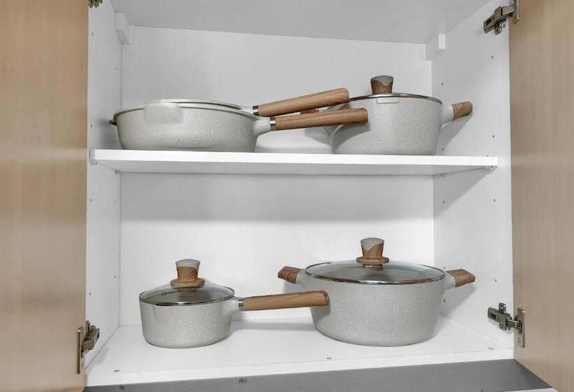 Serene Cozy Retreat With Balcony Free Parking