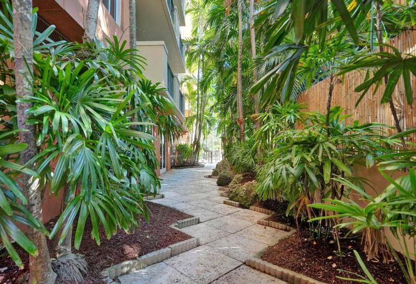 Serene Cozy Retreat With Balcony Free Parking