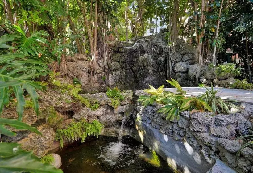 Serene Cozy Retreat With Balcony Free Parking