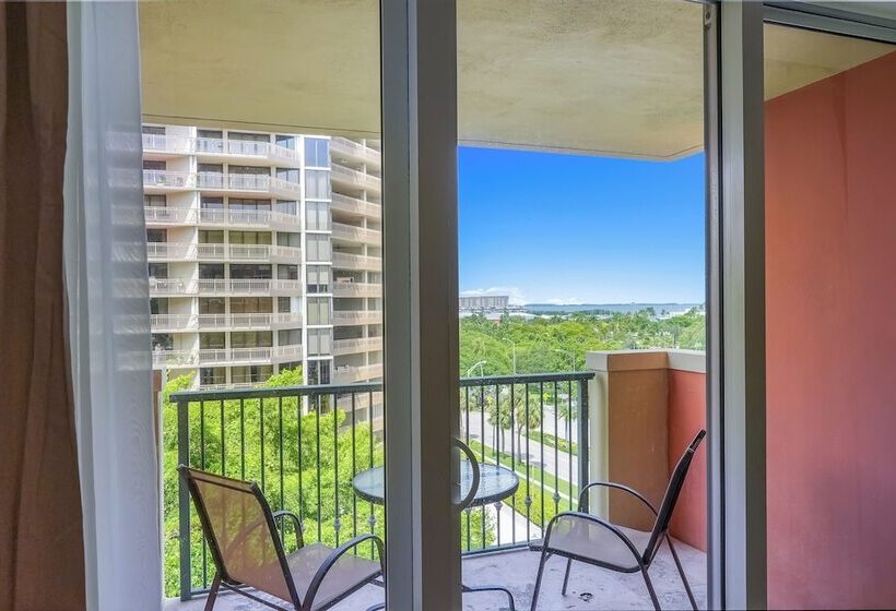 Serene Cozy Retreat With Balcony Free Parking