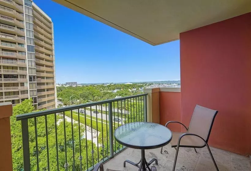 Serene Cozy Retreat With Balcony Free Parking