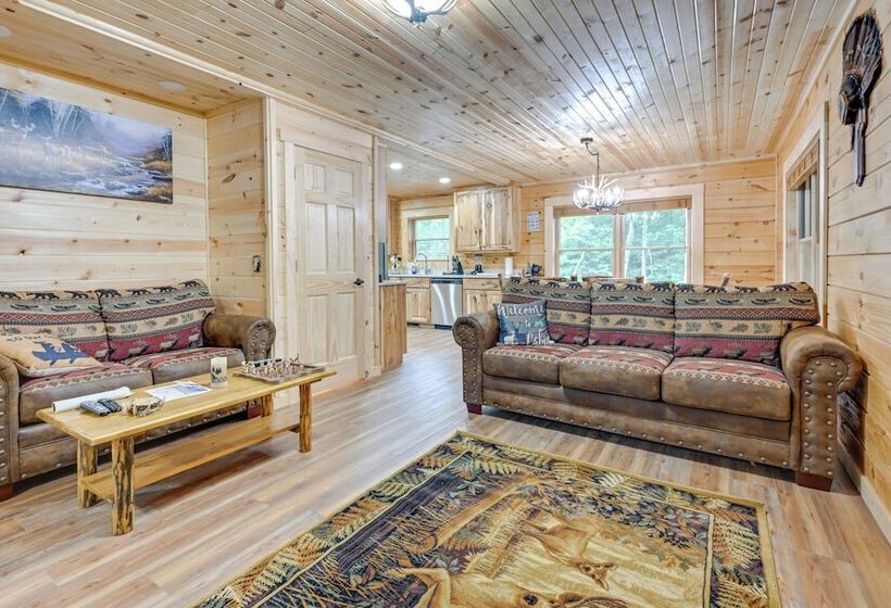 Adams Cabin W/ Game Room & Fire Pit
